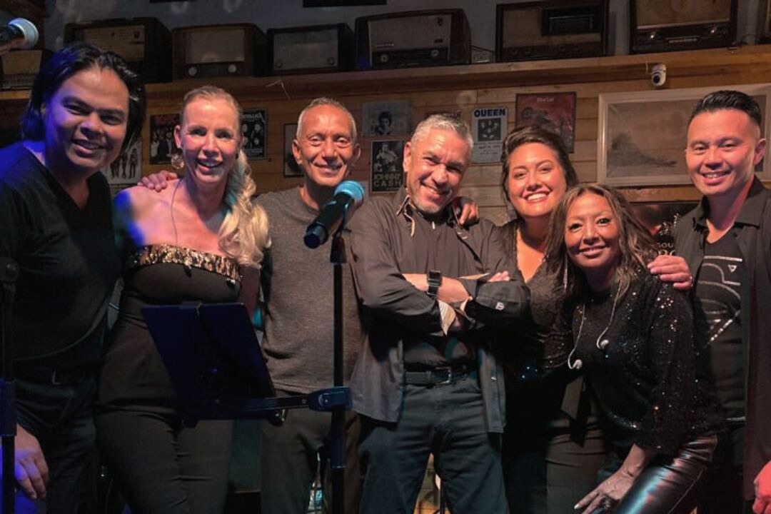 Naomi Vischer met liveband Junior Souls Revival - bandfoto